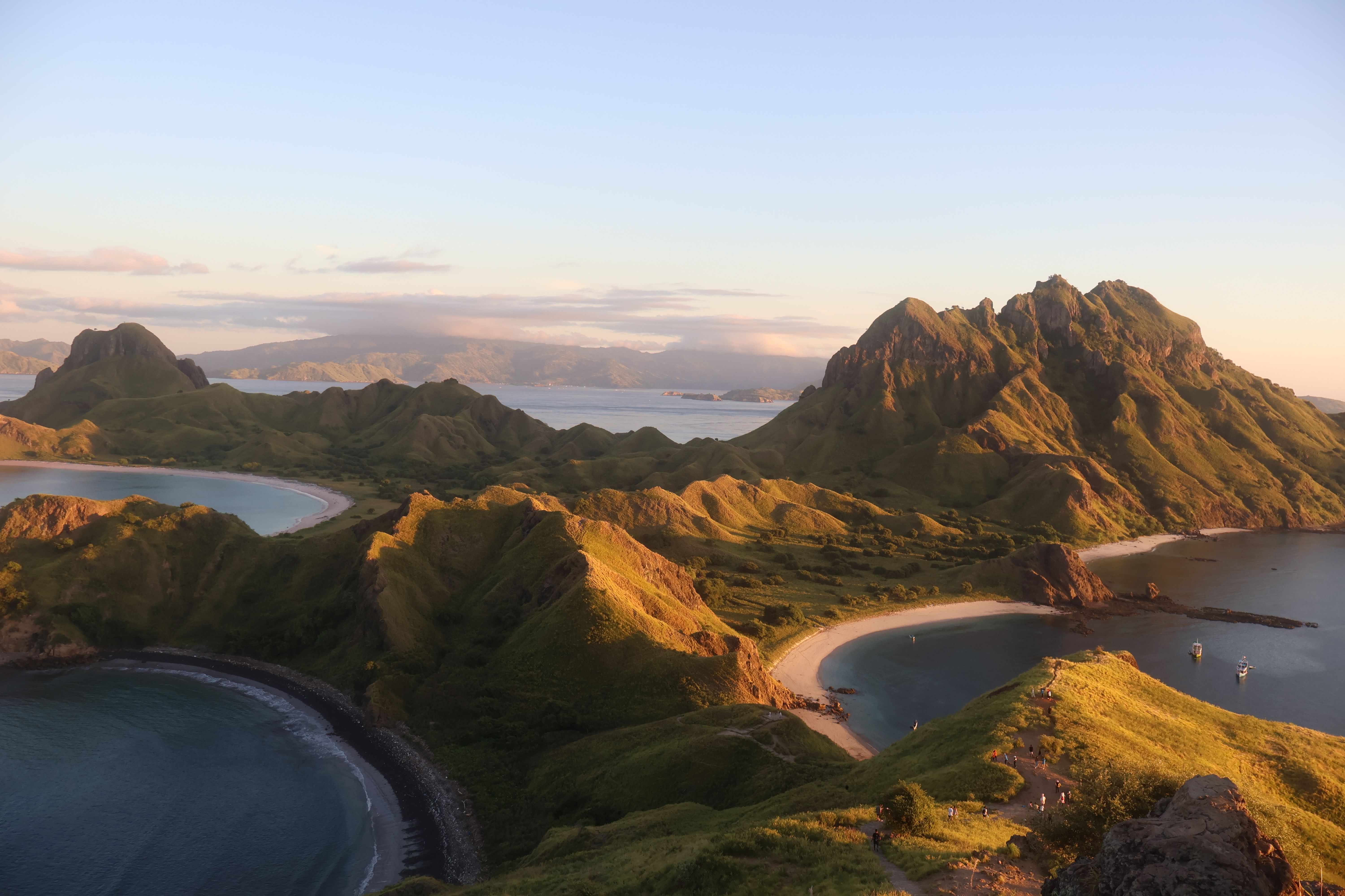 Arial shot of islands surrounded by beaches and blue water